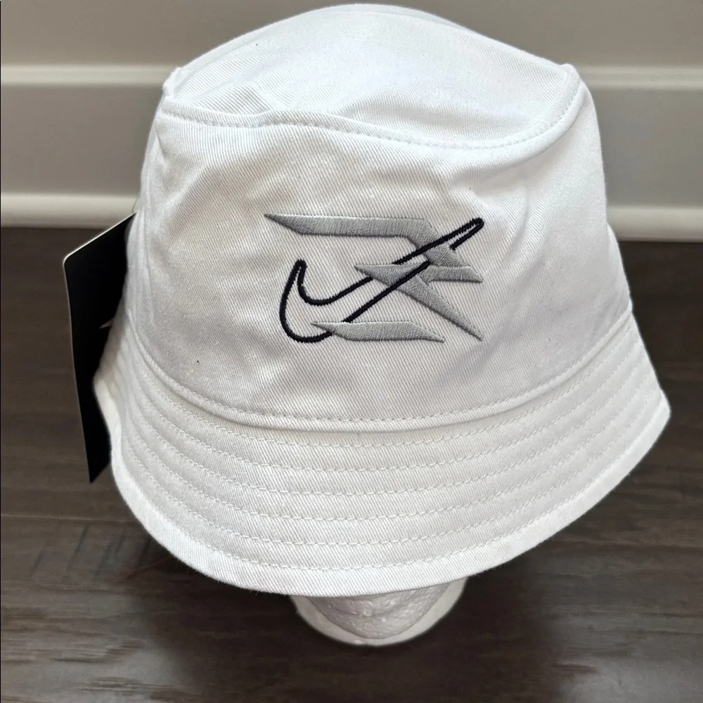 Nike Youth Bucket Hat,Sun protection,black/gray Swoosh logo, 3 Brand,vent,canvas